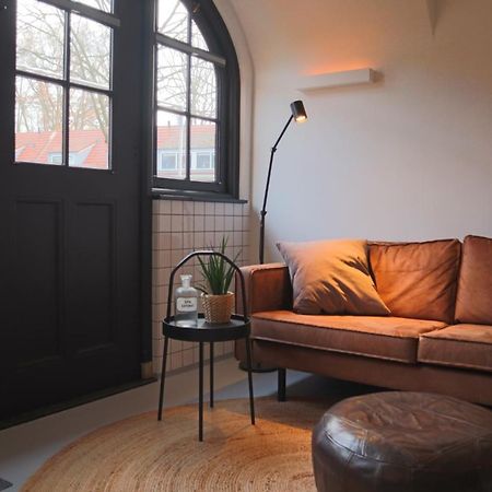 Overnachten In De Oude West-Indieschool Enschede Esterno foto