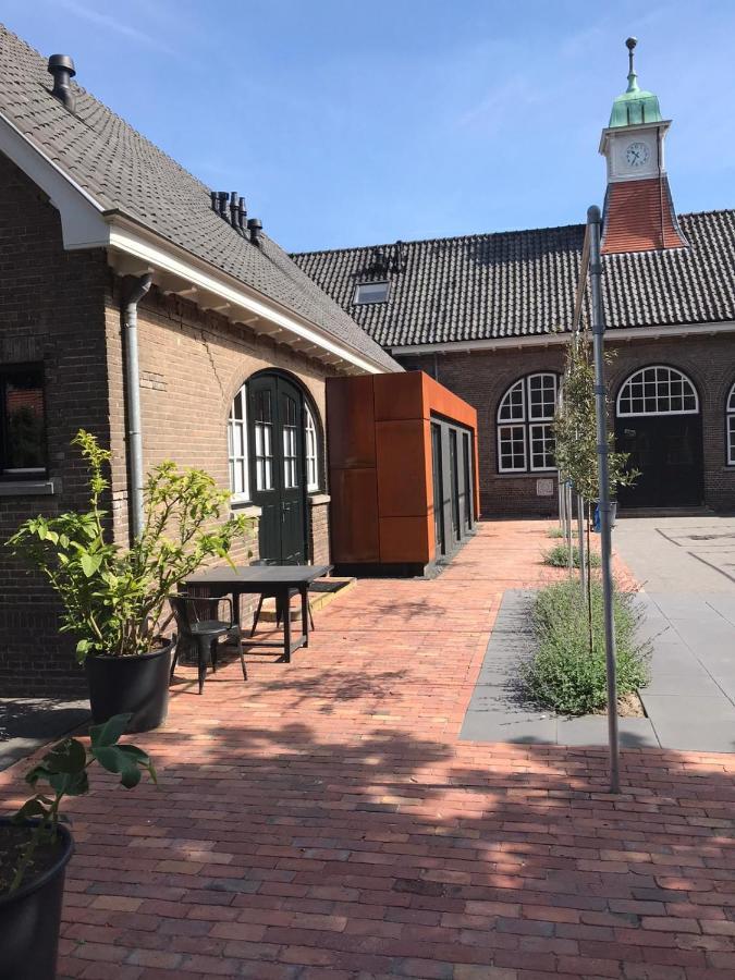 Overnachten In De Oude West-Indieschool Enschede Esterno foto